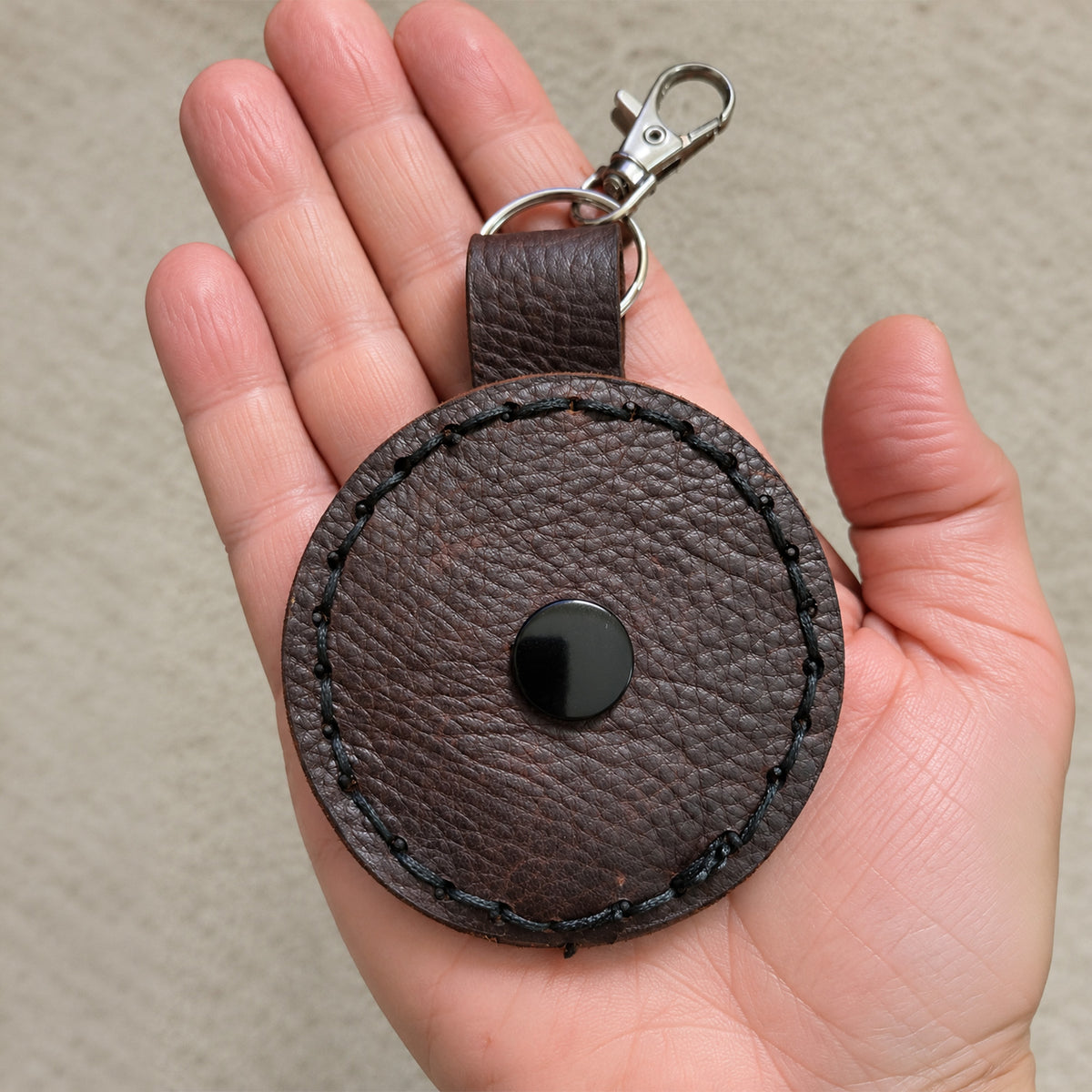 Personalized Leather Coin Holder Keychain – Engraved Initial